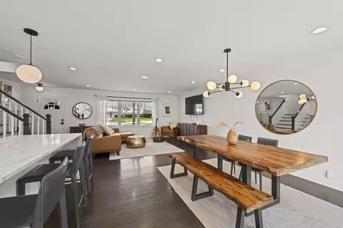 Dining - 671 Hazel Ct, Roselle, IL 60172 photo 3 of 4