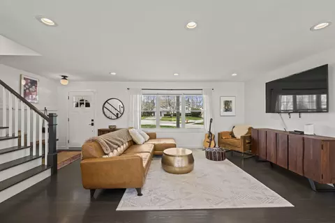 Living - 671 Hazel Ct, Roselle, IL 60172 photo 1 of 3
