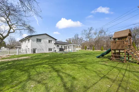 Exterior - 671 Hazel Ct, Roselle, IL 60172 photo 7 of 8