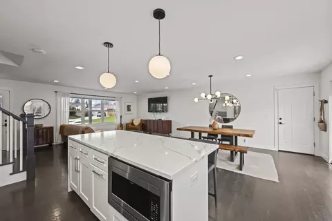 Kitchen - 671 Hazel Ct, Roselle, IL 60172 photo 5 of 5