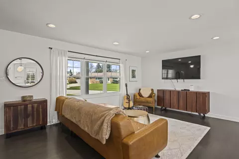 Living - 671 Hazel Ct, Roselle, IL 60172 photo 3 of 3