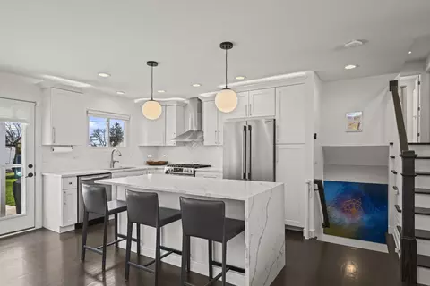Kitchen - 671 Hazel Ct, Roselle, IL 60172 photo 2 of 5