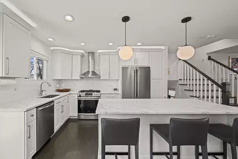 Kitchen - 671 Hazel Ct, Roselle, IL 60172 photo 1 of 5