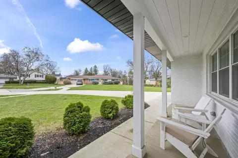 Exterior - 671 Hazel Ct, Roselle, IL 60172 photo 2 of 8