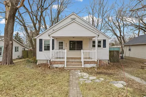 808 W William St, Monticello, IL 61856
