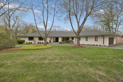 515 Turicum Rd, Lake Forest, IL 60045