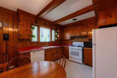 Kitchen - 1064 Springfield Ave, Deerfield, IL 60015 photo 1 of 4
