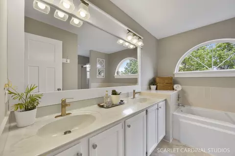 Bath - 103 Forestview Ln, Aurora, IL 60502 photo 1 of 3