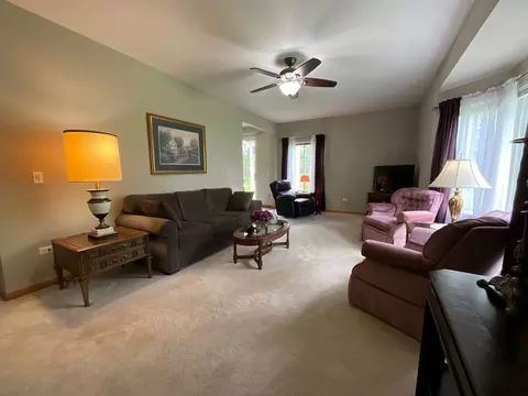 832 Coronado Ct #832, Elgin, IL 60123 photo 6