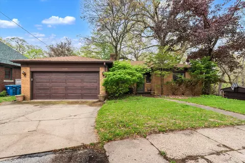 1070 20th Ave, East Moline, IL 61244
