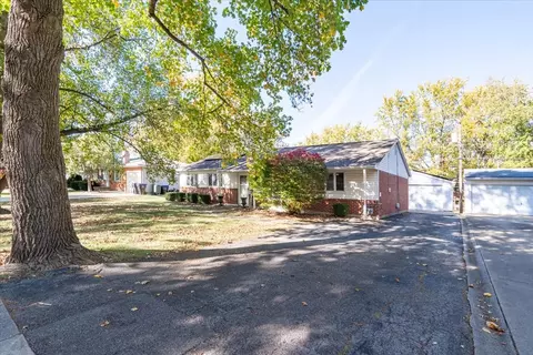 Exterior - 310 Rowe Dr, Bloomington, IL 61701 photo 2 of 10