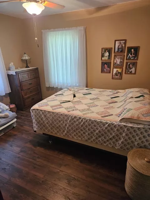 Bedroom - 4504 26th Ave, Moline, IL 61265 photo 6 of 7