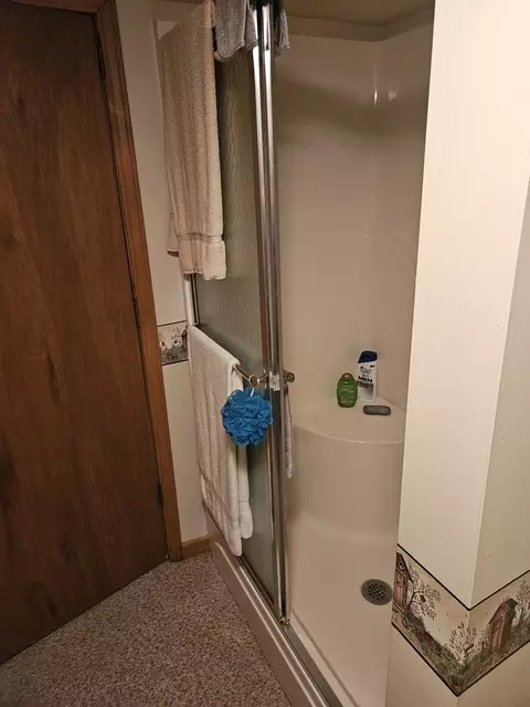 Bath - 4504 26th Ave, Moline, IL 61265 photo 2 of 3