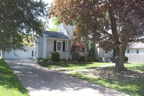 Exterior - 4504 26th Ave, Moline, IL 61265 photo 6 of 6