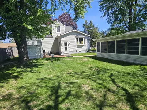 Exterior - 4504 26th Ave, Moline, IL 61265 photo 4 of 6
