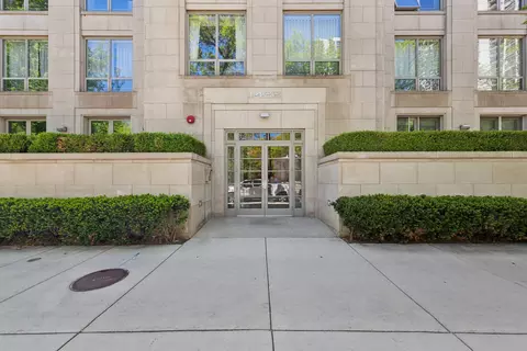 1422 N La Salle Dr #104, Chicago, IL 60610