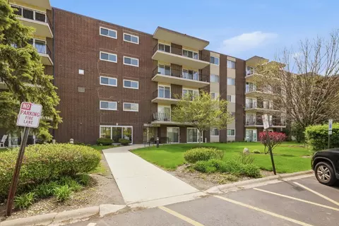 5300 Walnut Ave #23C, Downers Grove, IL 60515