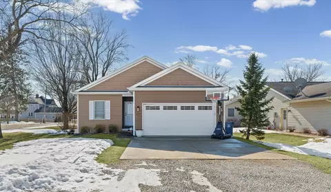 207 E School St, Royal, IL 61871
