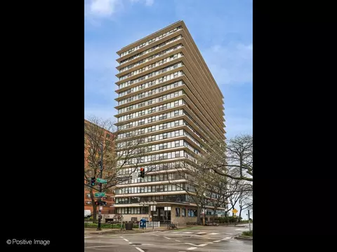 5801 N Sheridan Rd #16B, Chicago, IL 60660