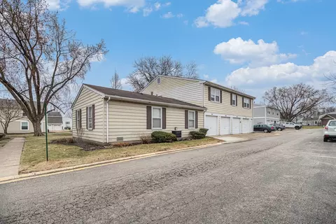 337 Mallard Ct, Vernon Hills, IL 60061