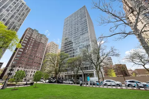 2400 N Lakeview Ave #1002, Chicago, IL 60614