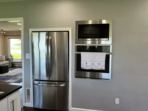 Kitchen - 3806 Eagle Heights Dr, Clinton, IA 52732 photo 5 of 5