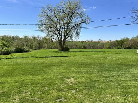 Exterior - 3806 Eagle Heights Dr, Clinton, IA 52732 photo 4 of 7