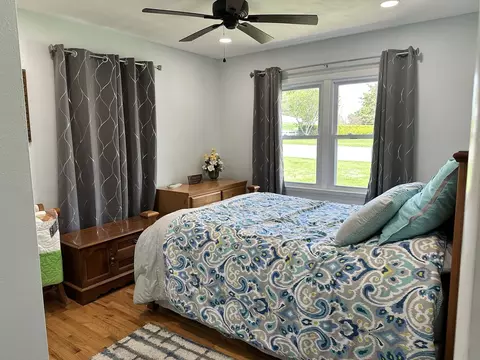 Bedroom - 3806 Eagle Heights Dr, Clinton, IA 52732 photo 2 of 2