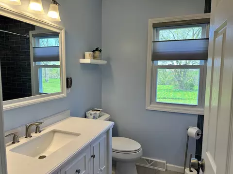 Bath - 3806 Eagle Heights Dr, Clinton, IA 52732 photo 1 of 2