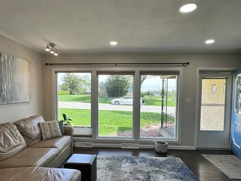 Living - 3806 Eagle Heights Dr, Clinton, IA 52732 photo 2 of 2