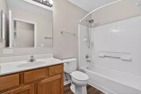 Bath - 642 Legend Ln #642, Mchenry, IL 60050 photo 2 of 2
