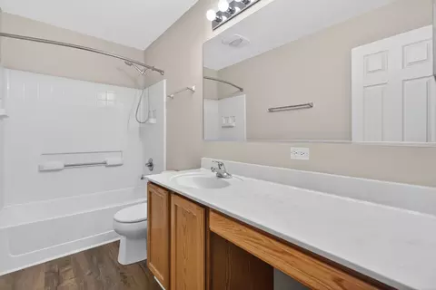 Bath - 642 Legend Ln #642, Mchenry, IL 60050 photo 1 of 2