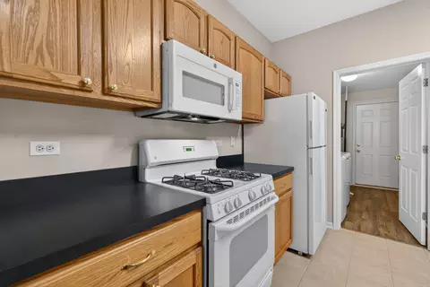 Kitchen - 642 Legend Ln #642, Mchenry, IL 60050 photo 2 of 2