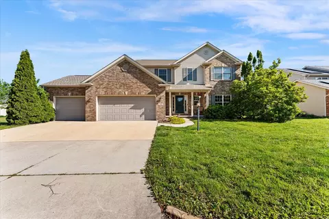 506 Riverbend Blvd, Mahomet, IL 61853