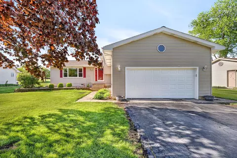 2062 W Garden Dr, Kankakee, IL 60901