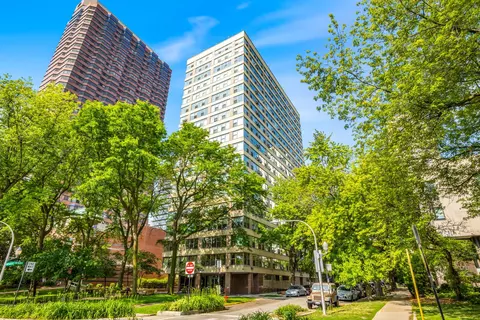 2970 N Lake Shore Dr #2C, Chicago, IL 60657