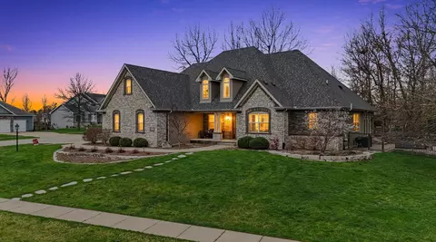 1505 Cottonwood Ct, Mahomet, IL 61853