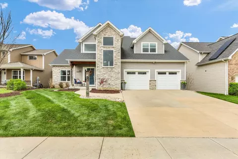 1313 Garwood Dr, Mahomet, IL 61853