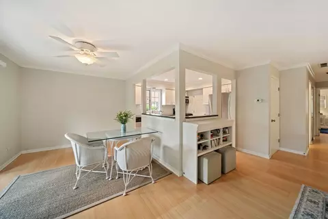 Dining - 228 Brookside Ln #B, Willowbrook, IL 60527 photo 2 of 2