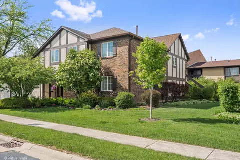 Exterior - 228 Brookside Ln #B, Willowbrook, IL 60527 photo 2 of 3