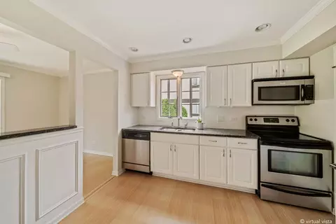 Kitchen - 228 Brookside Ln #B, Willowbrook, IL 60527 photo 3 of 4