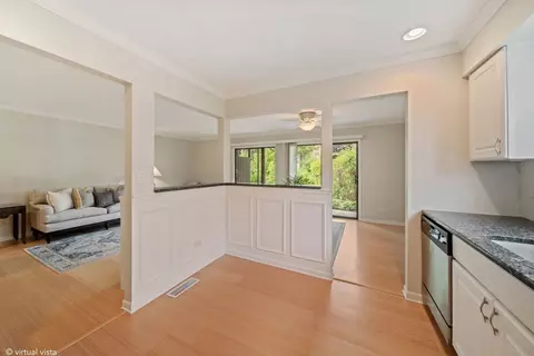 Kitchen - 228 Brookside Ln #B, Willowbrook, IL 60527 photo 2 of 4