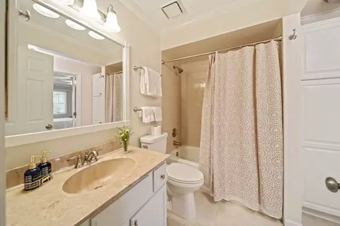 Bath - 228 Brookside Ln #B, Willowbrook, IL 60527 photo 2 of 3