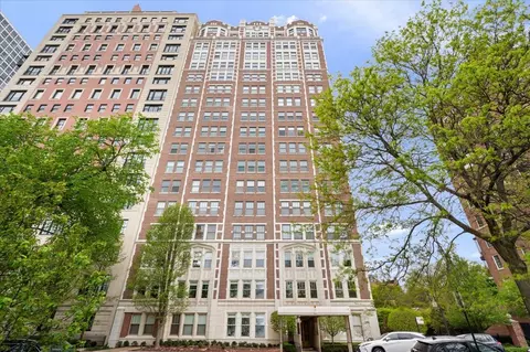 2440 N Lakeview Ave #6C, Chicago, IL 60614