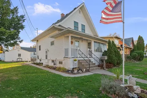 341 W 30th St, Davenport, IA 52803