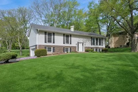 21226 N Woodland Ave, Barrington, IL 60010