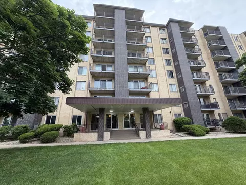 5400 Walnut Ave #803, Downers Grove, IL 60515