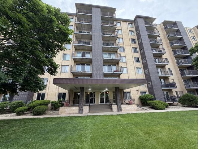 5400 Walnut Ave #803, Downers Grove, IL 60515