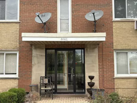 4440 W 111th St #16, Oak Lawn, IL 60453