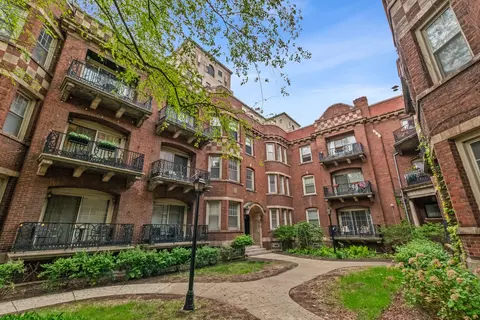 5321 S Harper Ave #3, Chicago, IL 60615